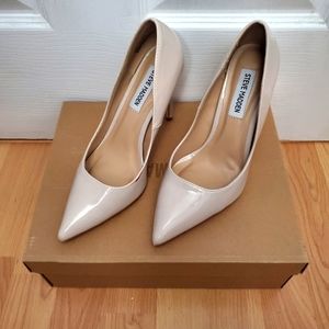 STEVE MADDEN Patent Leather "Altisha" Pump